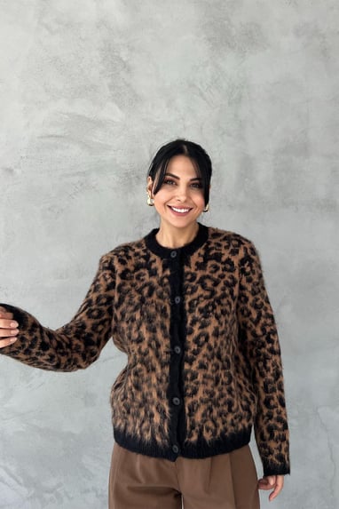 Garda™ | LEOPARDSTRIKKET CARDIGAN MED FRYNSEKANT