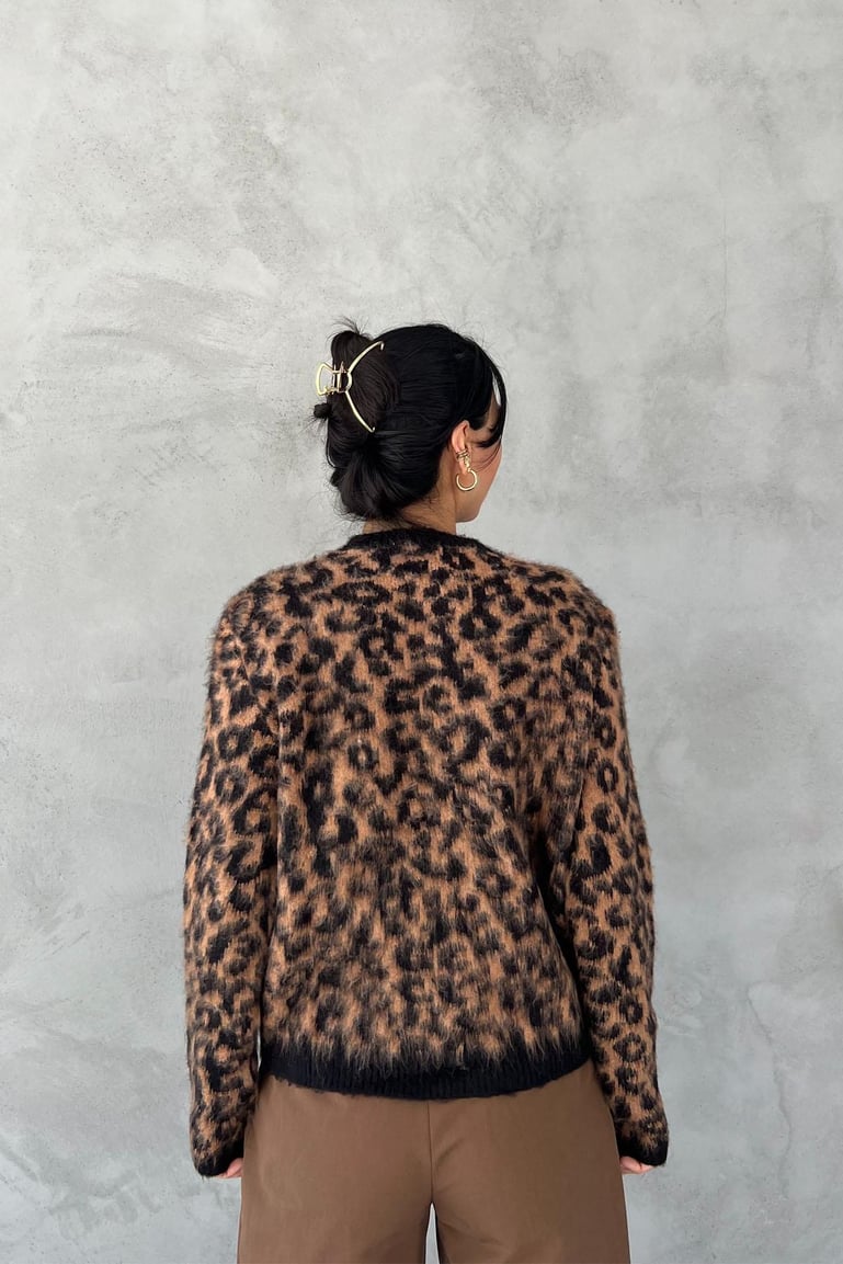 Garda™ | LEOPARDSTRIKKET CARDIGAN MED FRYNSEKANT