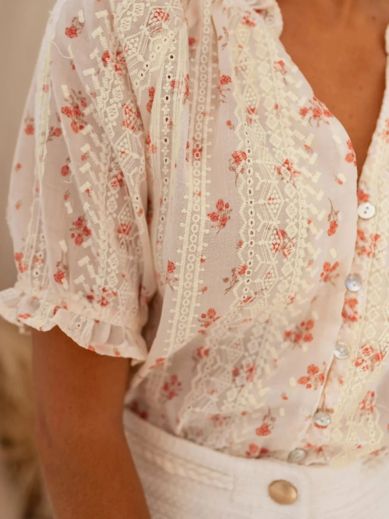 Elyna™ | Blomsterblusen